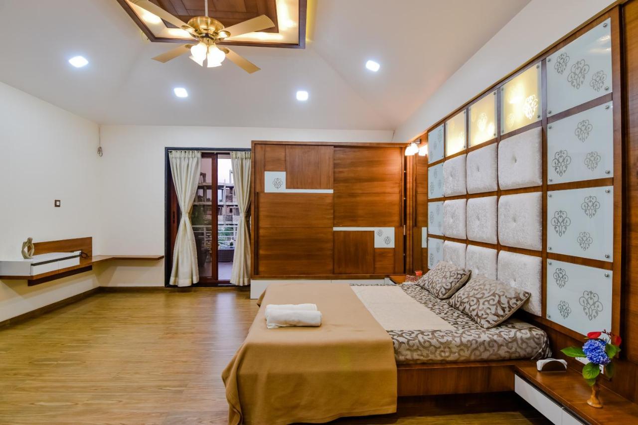 Lifeline Villas - Luxurious Taraangan 4 Mountain View Villa With Biggest Pool And Huge Open Area Lonavala Kültér fotó