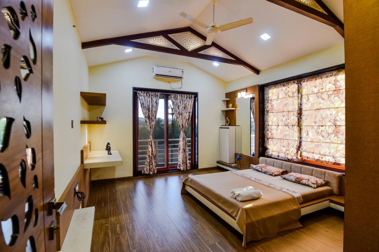 Lifeline Villas - Luxurious Taraangan 4 Mountain View Villa With Biggest Pool And Huge Open Area Lonavala Kültér fotó