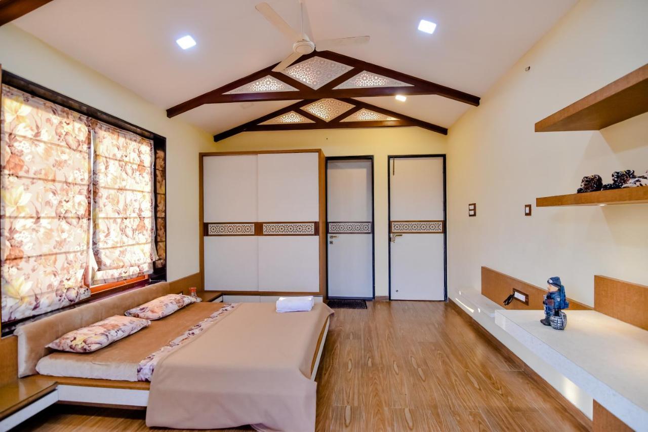 Lifeline Villas - Luxurious Taraangan 4 Mountain View Villa With Biggest Pool And Huge Open Area Lonavala Kültér fotó