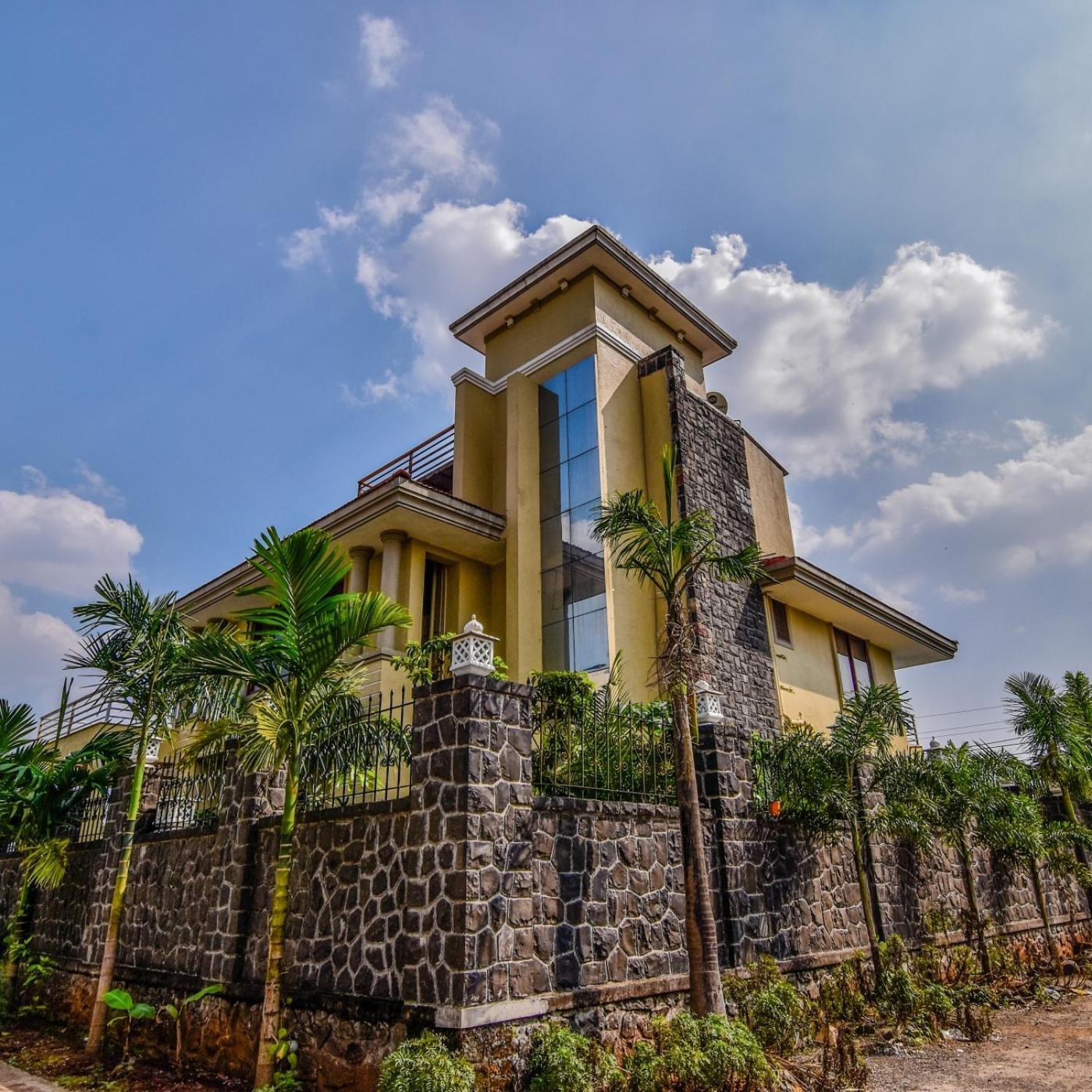 Lifeline Villas - Luxurious Taraangan 4 Mountain View Villa With Biggest Pool And Huge Open Area Lonavala Kültér fotó