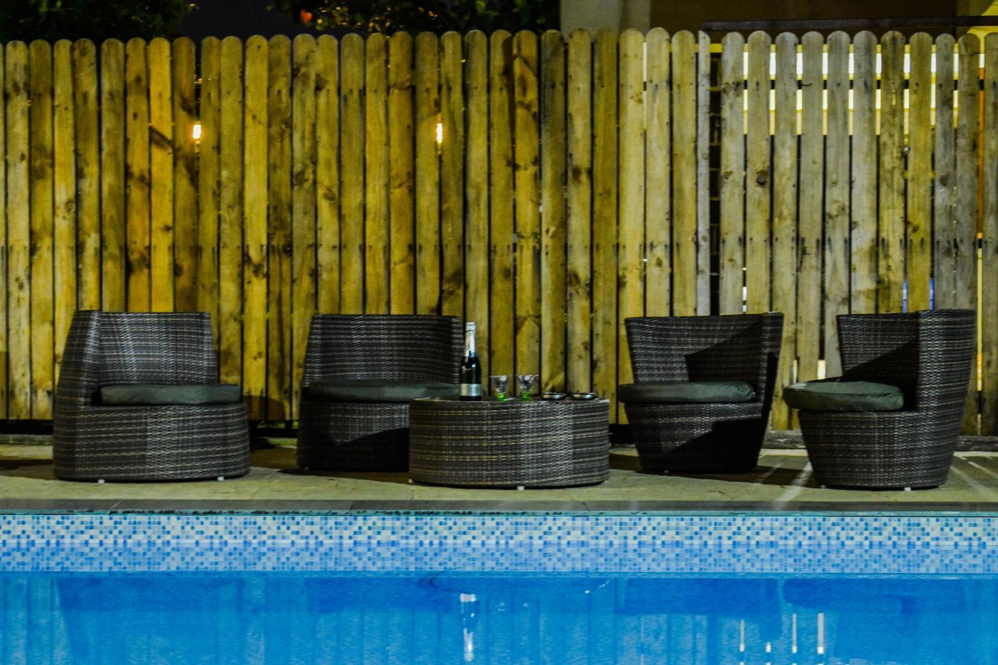 Lifeline Villas - Luxurious Taraangan 4 Mountain View Villa With Biggest Pool And Huge Open Area Lonavala Kültér fotó